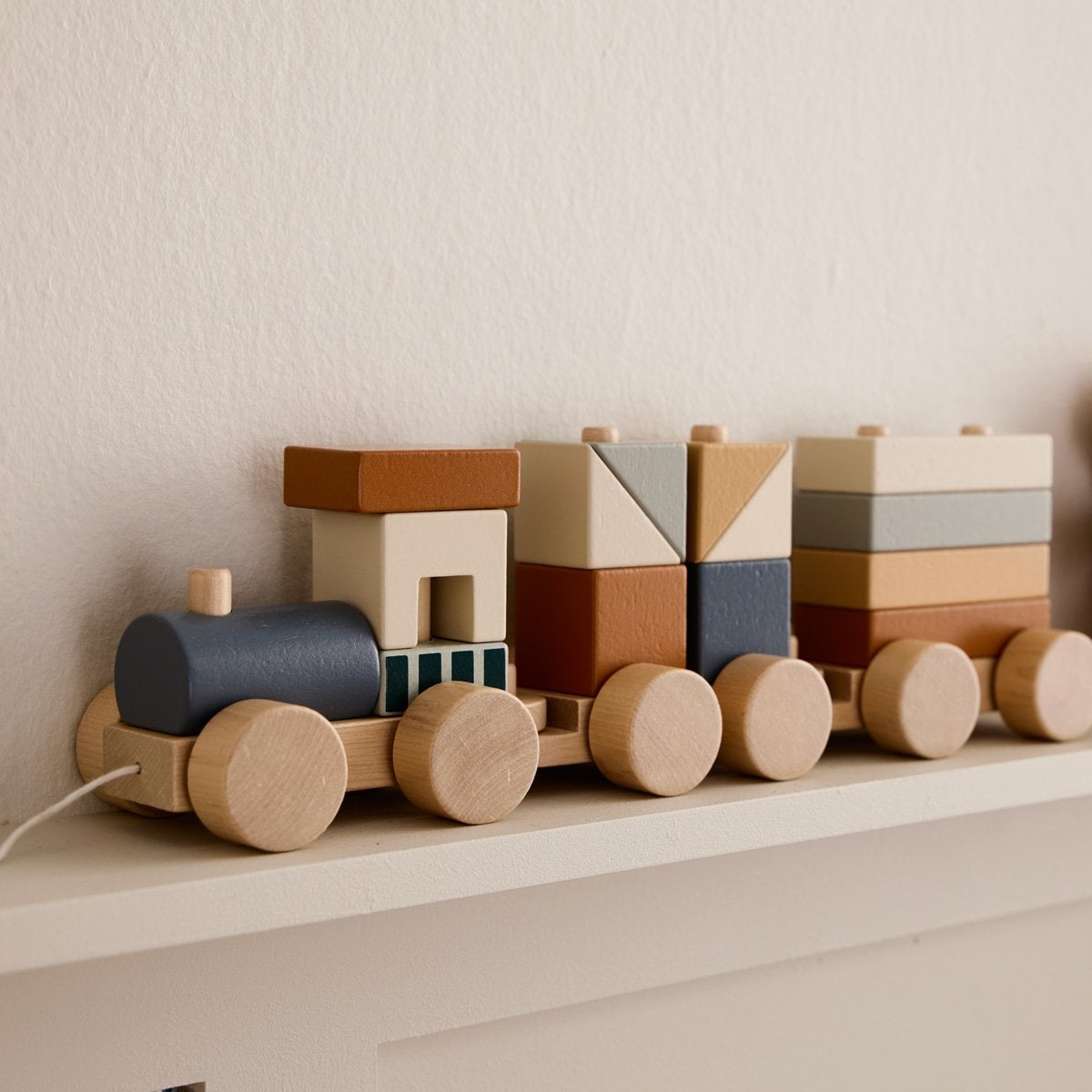 Petit train empilable en bois - 1